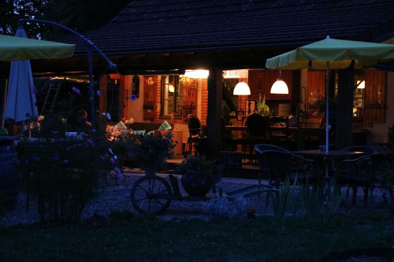 Domaine Chez Jem Hotel Le Breuil  Exterior photo